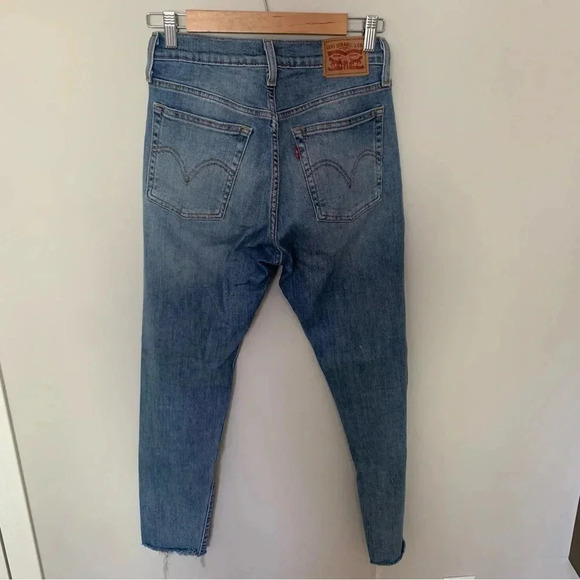 Levi’s Wedgie Skinny Light Distressed Button Fly Jean Size 27 - Picture 5 of 9